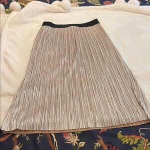 Elegant Gold Pleated Skirt